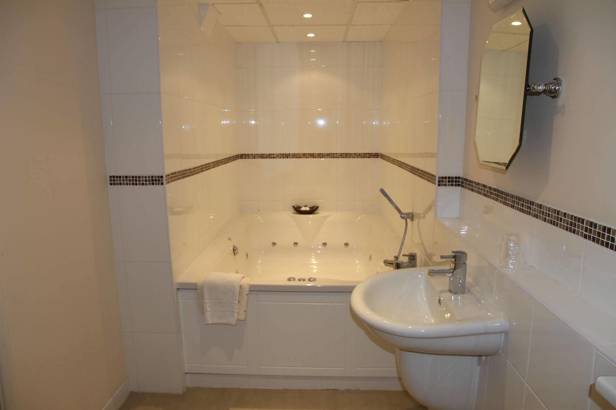 King Charles Hotel Gillingham  Kültér fotó